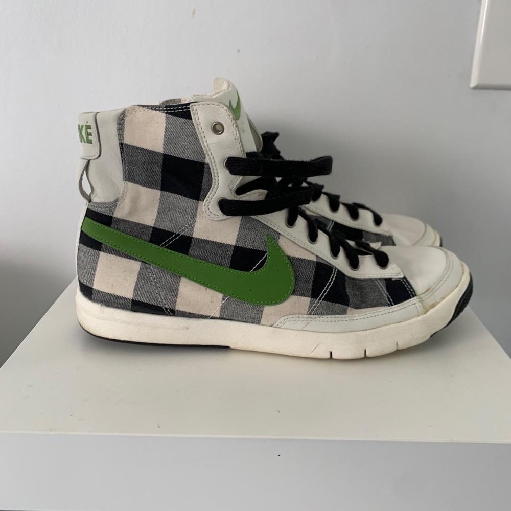 Nike | Women’s 7.5 Gingham Blazers